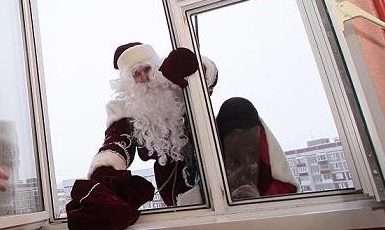 ded-moroz-v-okno